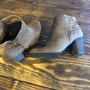 BRAND NEW WITH TAGS. Women’s Madden Girl Brown suede ankle booties
